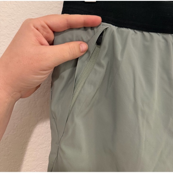 Ten Thousand Men’s Tactical Shorts Medium 5” inseam - Picture 3 of 4